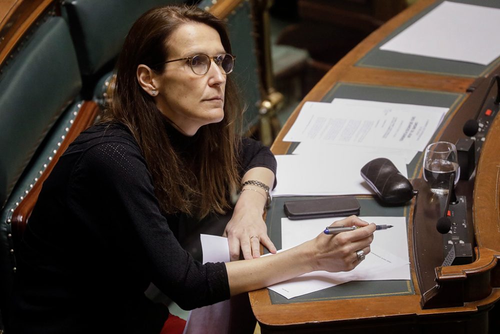 Premierministerin Sophie Wilmès in der Kammer (Bild: Thierry Roge/Belga)