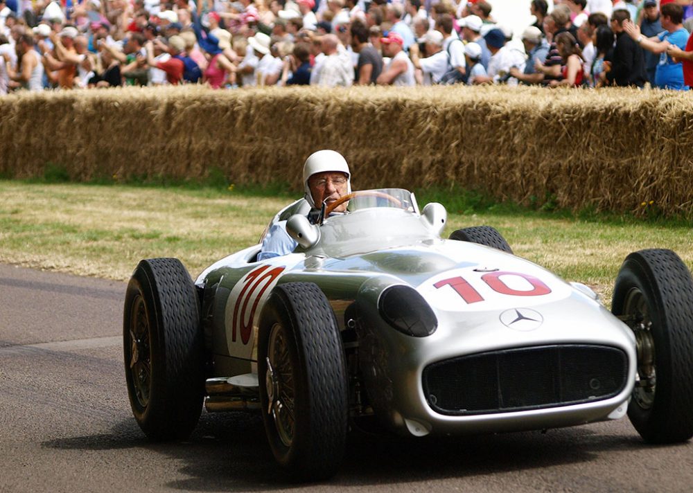 Stirling Moss in seinem Mercedes Benz W196 von 1954 (Bild: Max Nach/AFP)