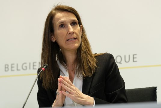Premier Sophie Wilmès bei der Pressekonferenz des Nationalen Sicherheitsrats am Freitag (Bild: Olivier Hoslet/Belga)