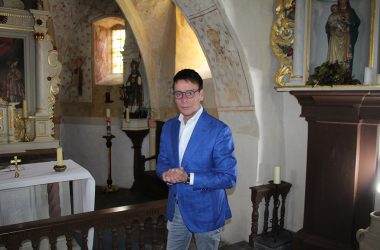 Horst Mertes in der Kapelle Wiesenbach (Bild: Chantal Scheuren/BRF)