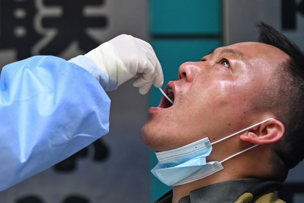 Covid-19-Test in Wuhan (Bild: Hector Retamal/AFP)