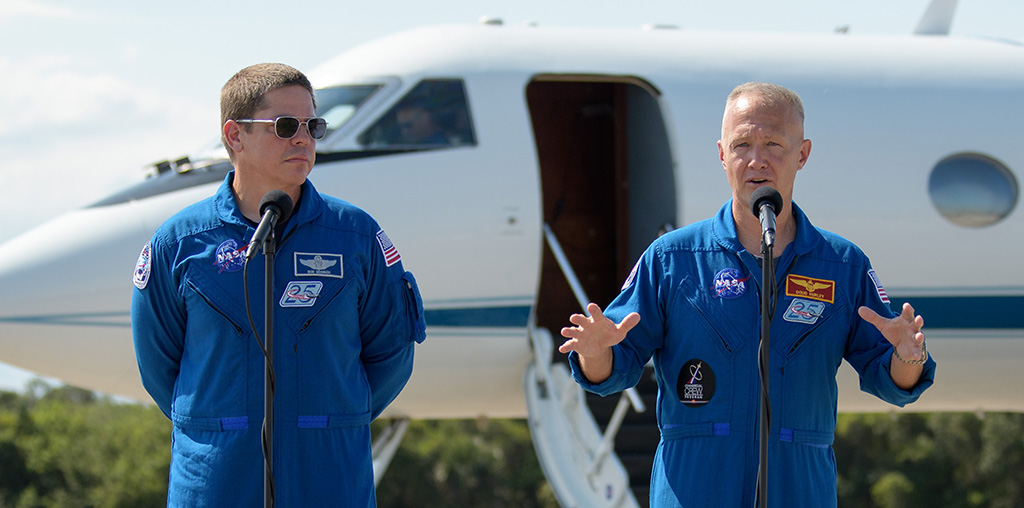 Die beiden US-Astronauten Robert Behnken (L) und Douglas Hurley