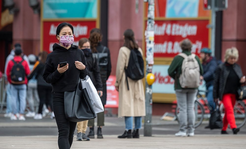 Einkaufsstraße in Berlin am 29. April (Bild: John MacDougall/AFP)