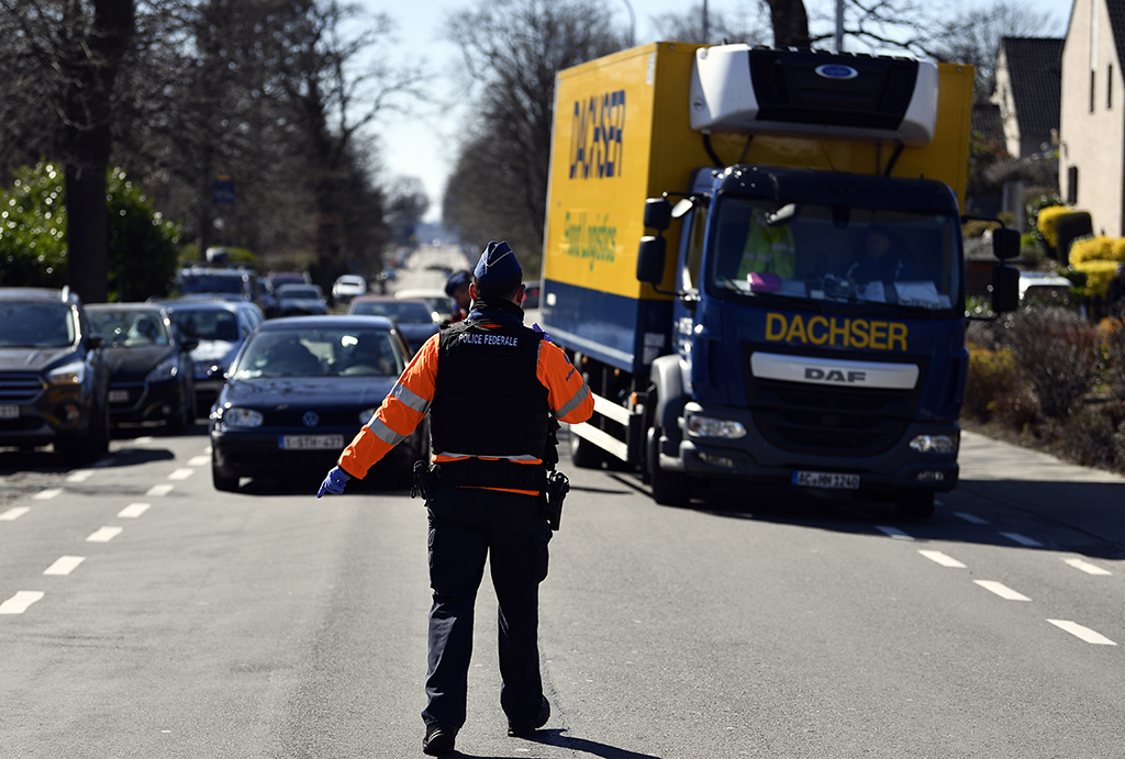 Grenzkontrolle in Kelmis am 24. März (Bild: Eric Lalmand/Belga)