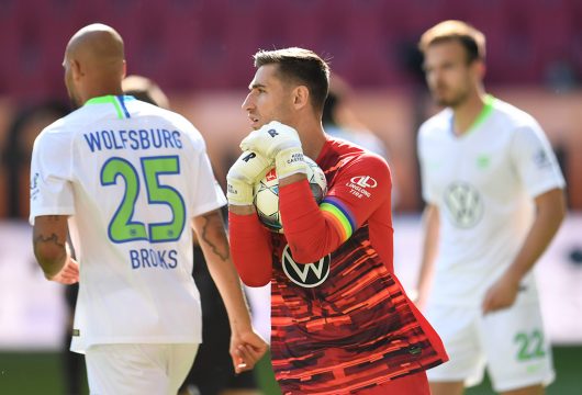 Wolfsburg-Keeper Koen Casteels beim Spiel in Augsburg (Bild: Tobias Hase/AFP)