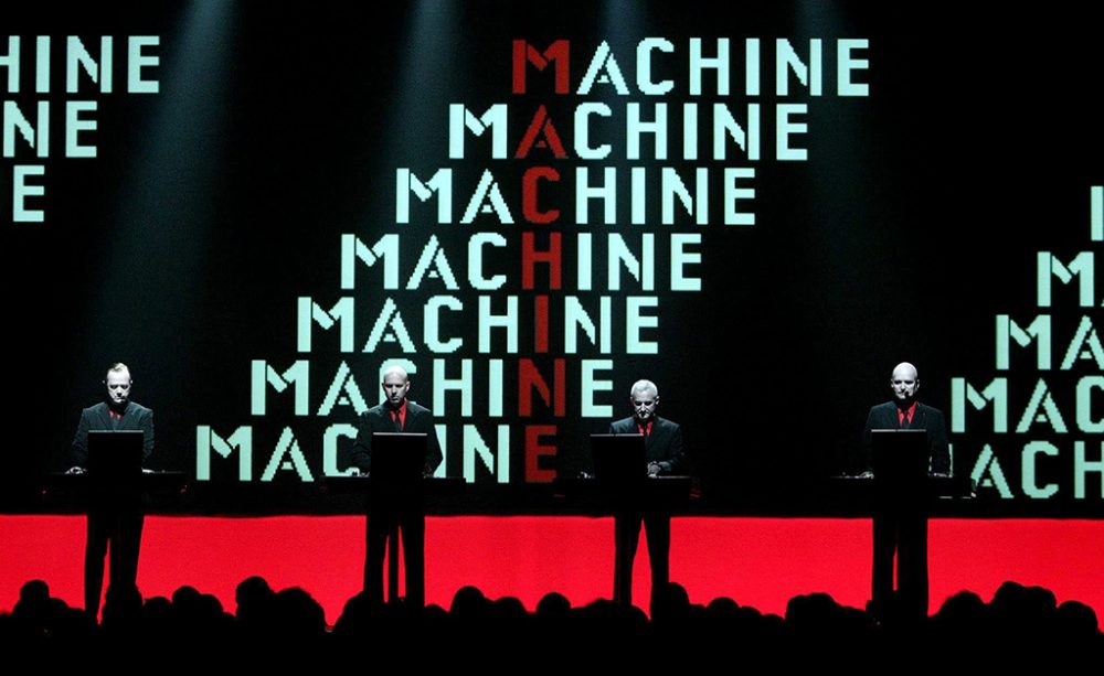 Kraftwerk bei einem Auftritt in Bern 2004