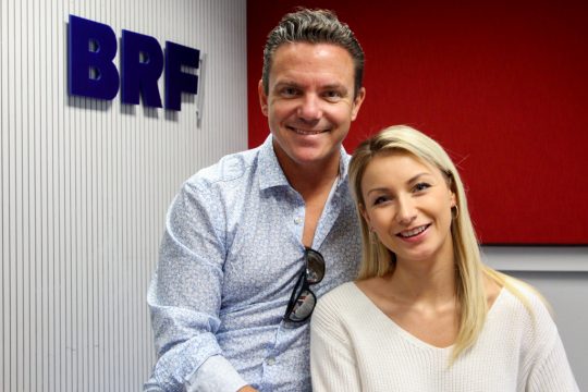 Stefan Mross und Anna Carina Woitschack zu Gast im Künstlertreff (Bild: Julien Claessen/BRF)