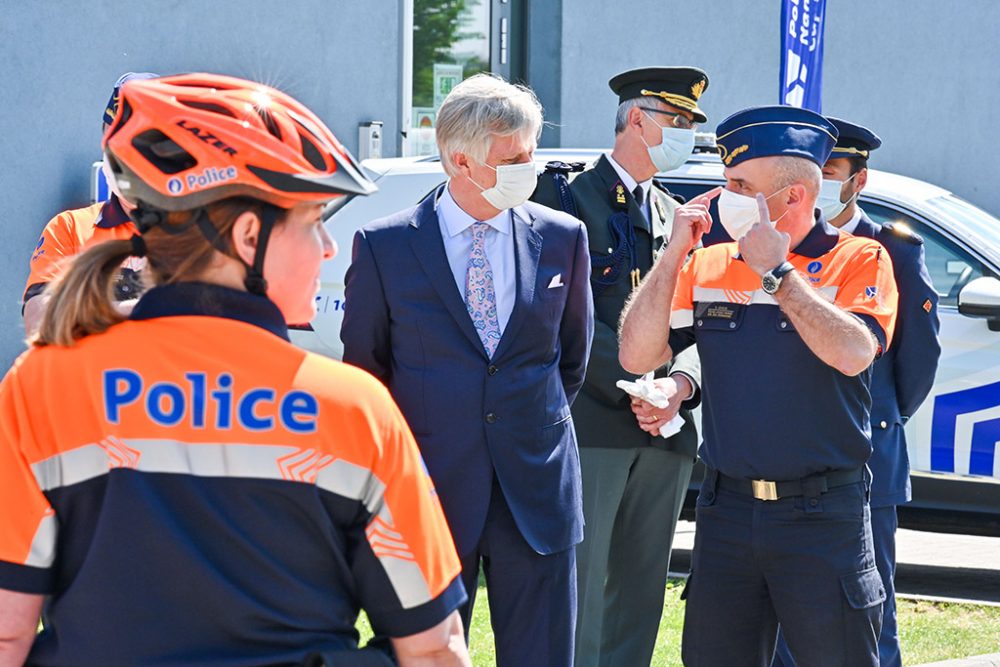 König Philippe trägt Mundschutzmaske - hier am 14.5. in Namur (Bild: Frederic Andrieu/Belga)