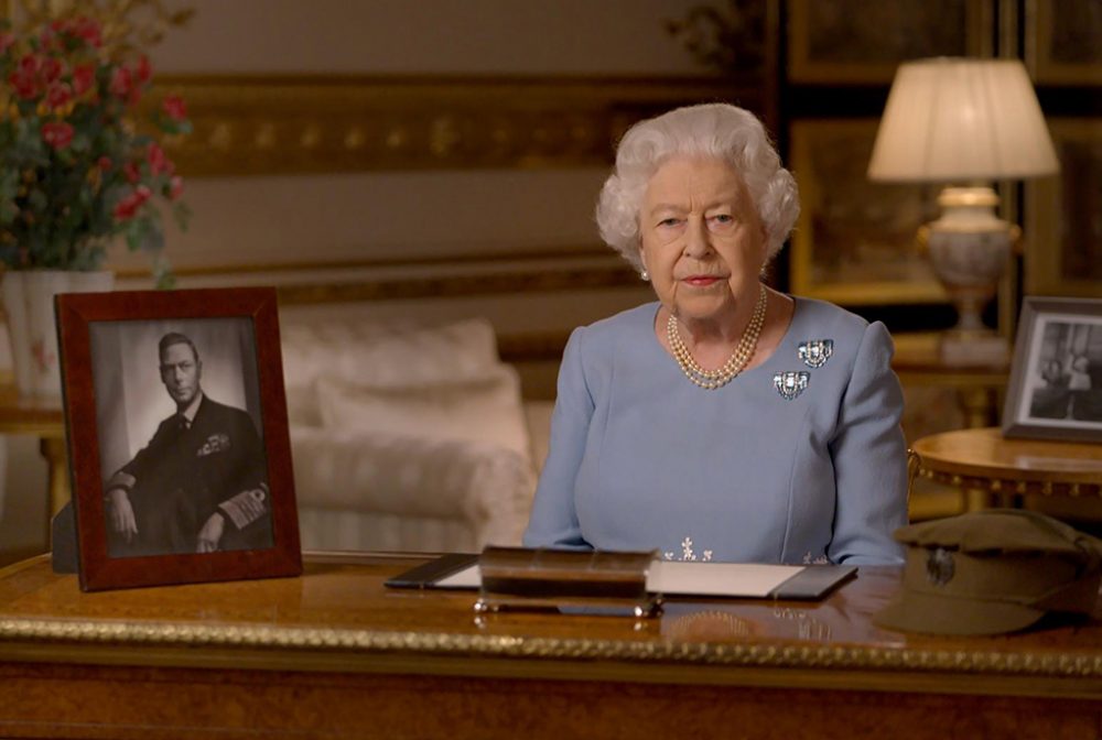 Fernsehansprache der britischen Königin Elizabeth II. (Bild: BBC Studios Events/AFP)