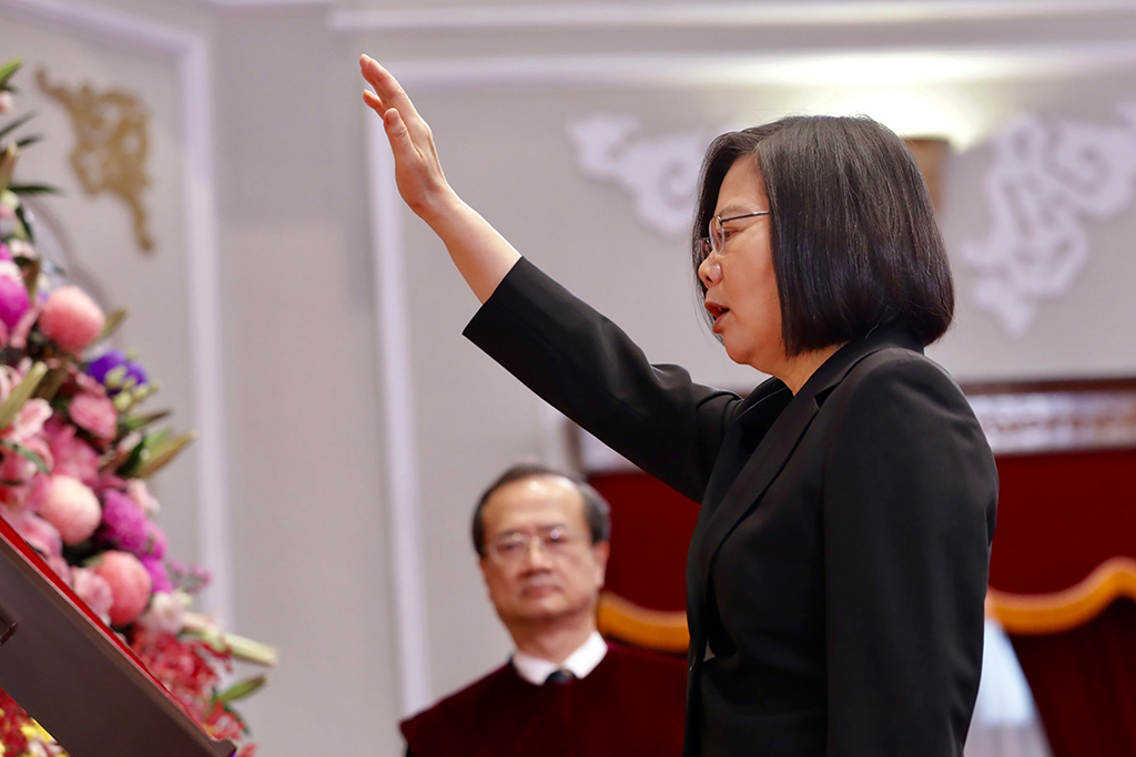 Taiwans Präsidentin Tsai Ing-wen legt den Eid ab (Bild: Taiwan Presidential Office/AFP)