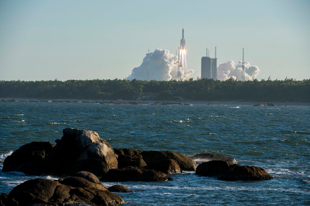 China startet erstmals Rakete vom Typ "Langer Marsch 5B" (Bild: STR/AFP)