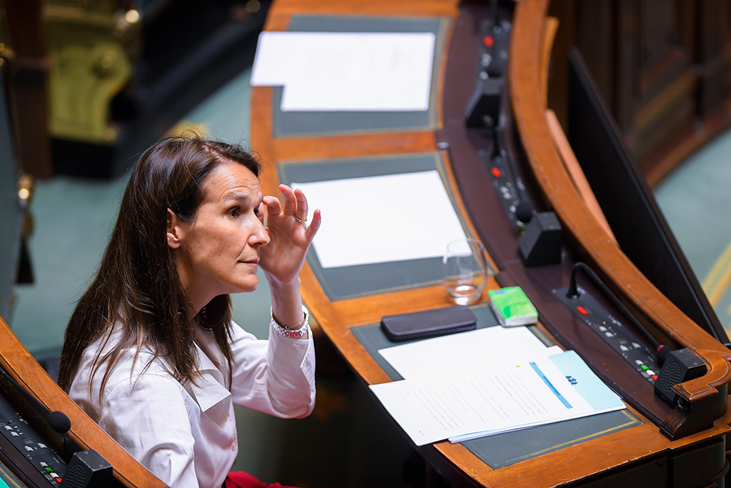 Premierministerin Sophie Wilmès am 20. Mai in der Kammer (Bild: Laurie Doieffembacq/Belga)