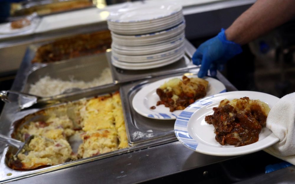 Kantine in einem Krankenhaus (Bild: Hannah McKay/AFP)