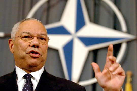Colin Powell bei einem Besuch im Nato-Hauptquartier in Brüssel 2004 (Bild: Herwig Vergult/Belga)