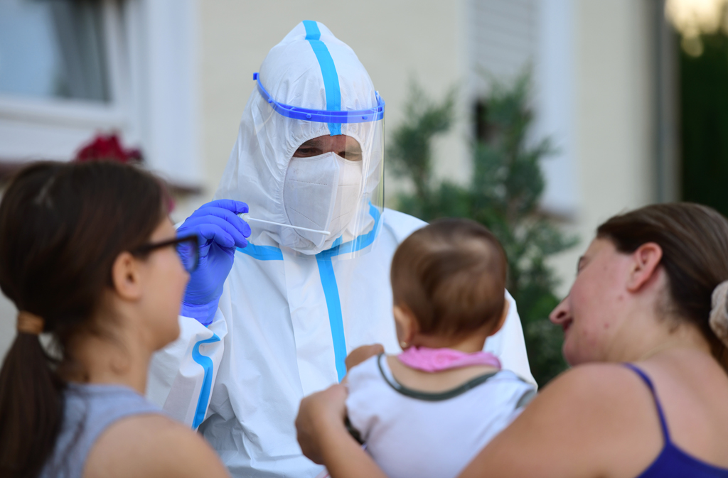 Corona-Tests in Wiedernbrück am 22. Juni (Bild: Ina Fassbender/AFP)