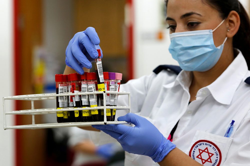 Coronatest im Sheba Medical Center Hospital bei Tel Aviv (Bild: Gil Cohen-Magen/AFP)