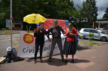 Mini-Demo am Grenzübergang Köpfchen gegen die Atommüllendlagerung (Bild: Chantal Scheuren/BRF)