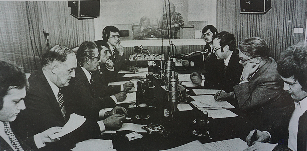 Elefantenrunde 1977 (v.l.n.r.): Bernd Gentges (PFF), Fred Evers (PFF), Albert Daulne (SP), Ferdi Dupont (SP), Peter Thomas (BRF), Karl-Joseph Drösch (BRF), Albert Gehlen (CSP), Willy Schyns (CSP), Lorenz Paasch (PDB) (Aus: 60 Jahre BRF, S. 178)