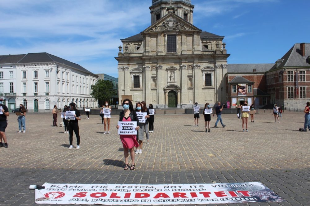 Aktion gegen Rassismus am Montag in Gent (Bild: Olivier Scheir/Belga)