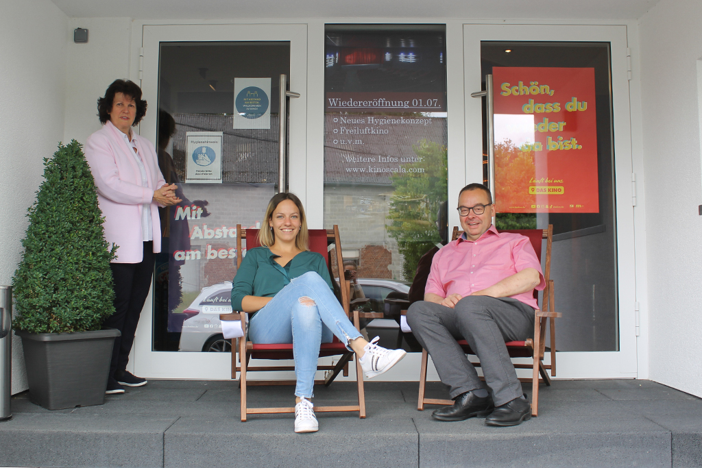 Andrea, Larissa und Rainer Stoffels: Das Kino Scala ist starklar (Bild: Melanie Ganser/BRF)