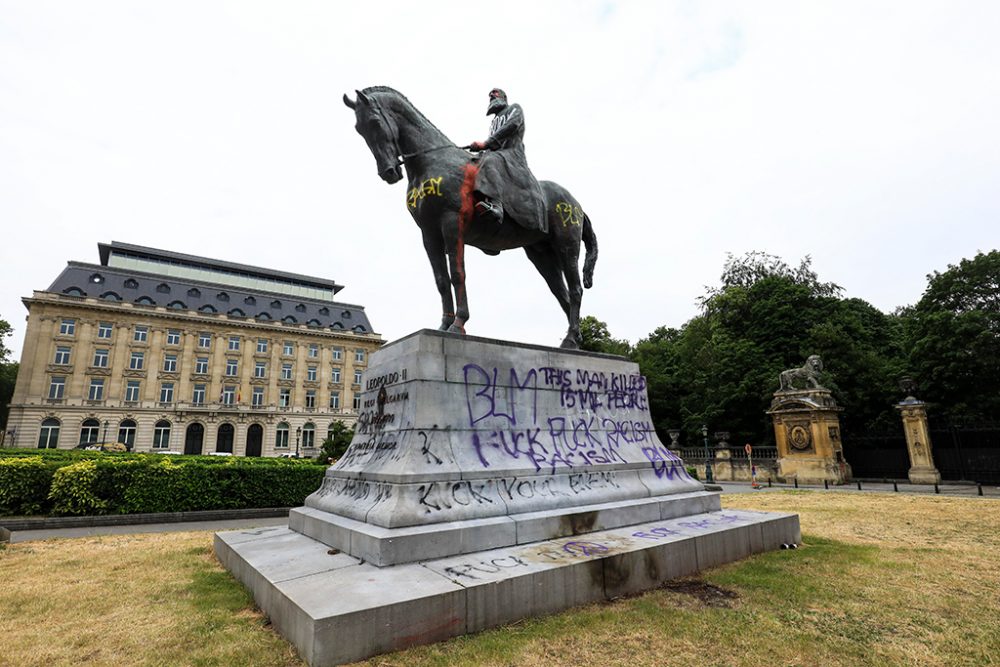 Beschmierte Statue von Leopold II. nahe des Königlichen Palastes in Brüssel am 10. Juni 2020 Archivb(Bild: Thierry Roge/Belga)