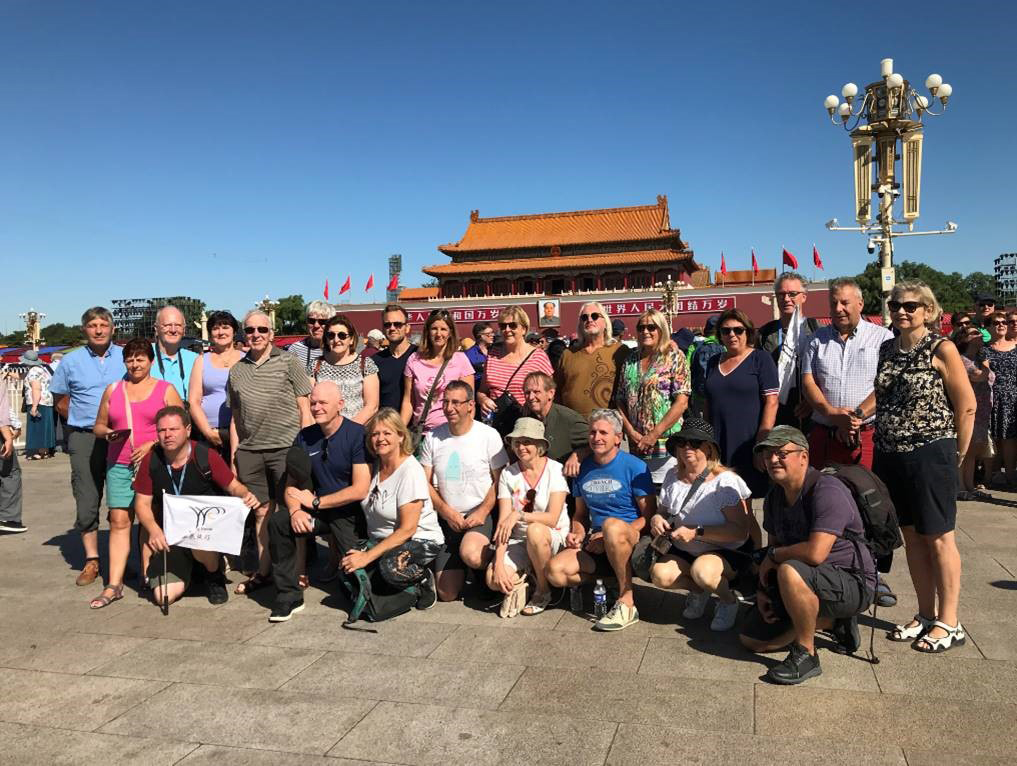 Eine Reisegruppe von Mario Steurs in Peking (Bild: Ying Ying Travel)