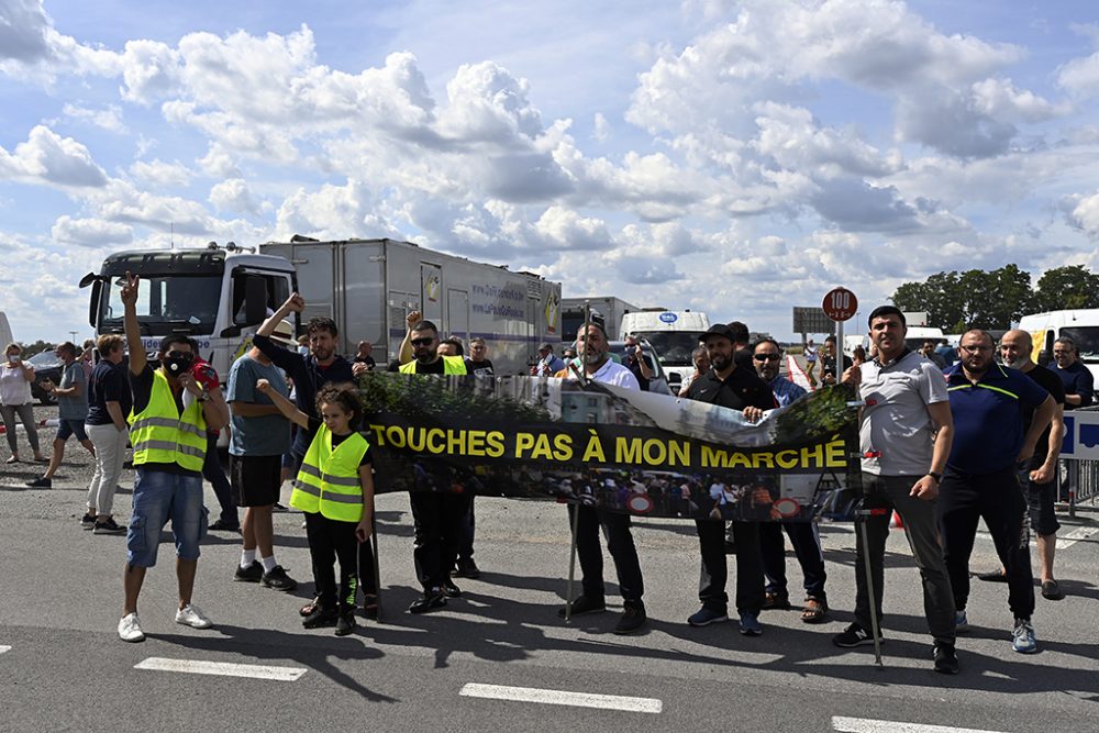 Protestierende Markthändler in Brüssel (Bild: Eric Lalmand/Belga)