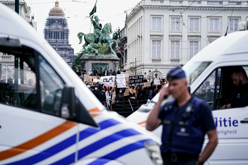 Demonstration gegen Rassismus am 7. Juni in Brüssel (Bild: Kenzo Tribouillard/AFP)