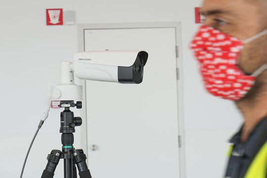 Temperaturmessung am Brussels Airport (Bild: Bruno Fahy/Belga)