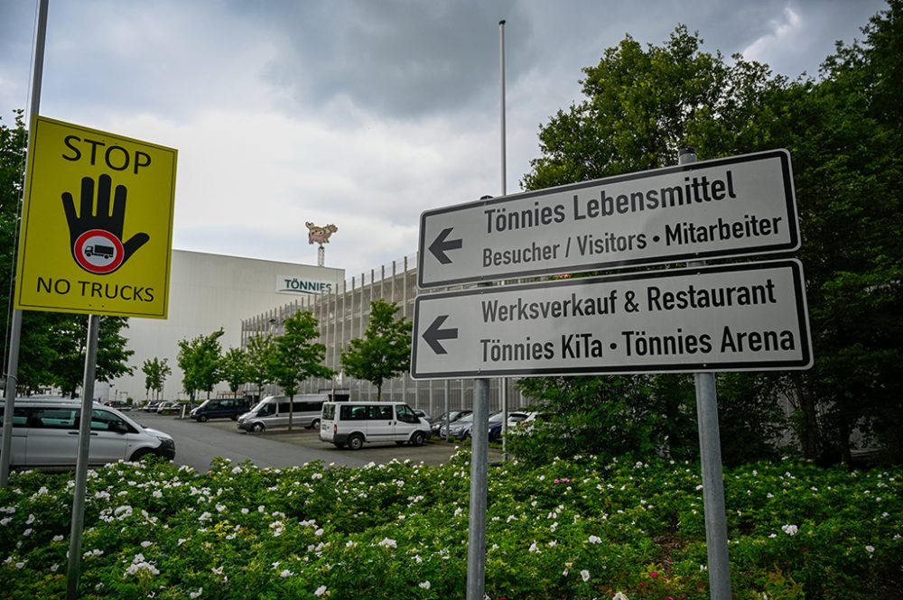 Der Schlachtereibetrieb Tönnies in Rheda-Wiedenbrück im Kreis Gütersloh (Bild: Sascha Schuermann/AFP)