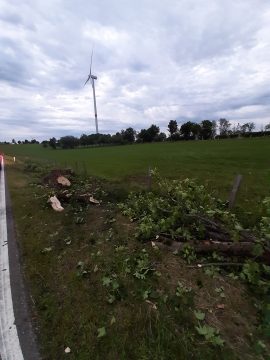 Spuren des Unfalls zwischen Büllingen und Losheimergraben (Bild: Chantal Scheuren/BRF)
