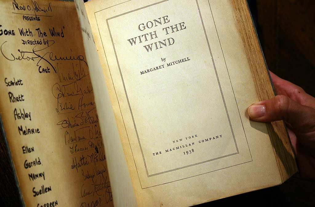 "Vom Winde verweht": Romanvorlage mit den Unterschriften vom Filmteam