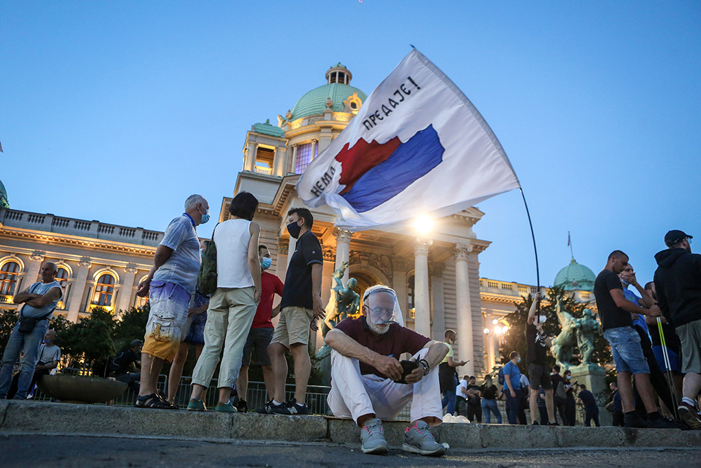 Proteste vor Parlament in Belgrad