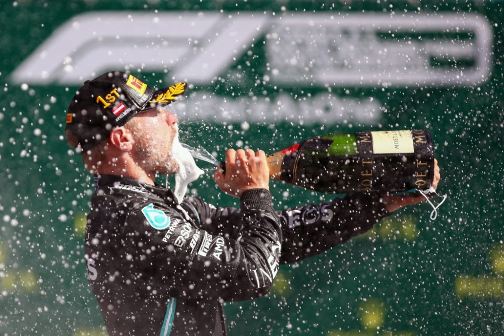 Valtteri Bottas nach dem Sieg in Spielberg (Bild: Mark Thompson/Pool/AFP)