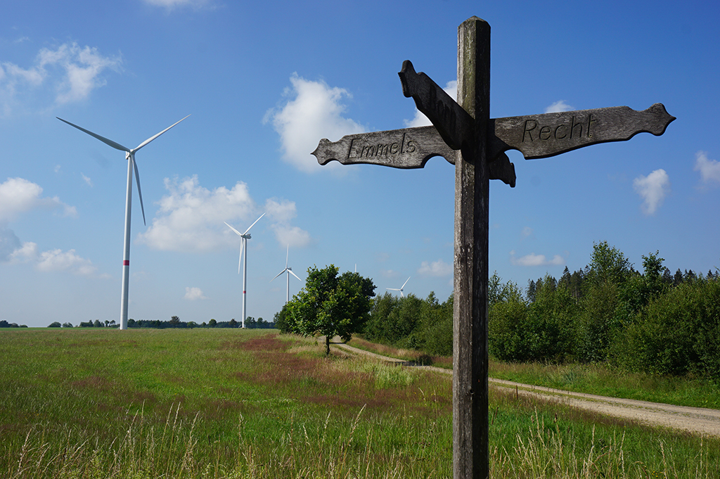 Um diesen Windpark zwischen Emmels und Recht geht es (Bild: Stephan Pesch/BRF)