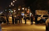 Polizisten am Tatort in Chicago (Bild: Kamil Krzaczynski/AFP)