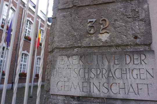 Die Exekutive der Deutschsprachigen Gemeinschaft an der Klötzerbahn in Eupen (Bild: Stephan Pesch/BRF)