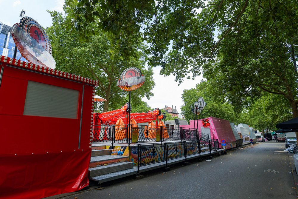 Die Foire du Midi in Brüssel: Die Schausteller hatten bereits mit dem Aufbau begonnen, jetzt wurde wieder alles abgesagt (Bild: Laurie Dieffembacq/Belga)