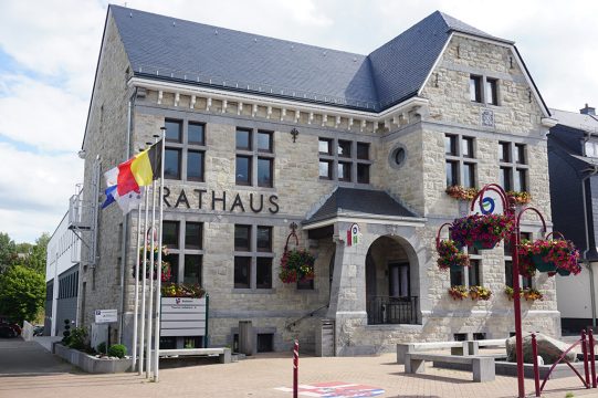 Gemeindehaus Büllingen (Bild: Stephan Pesch/BRF)