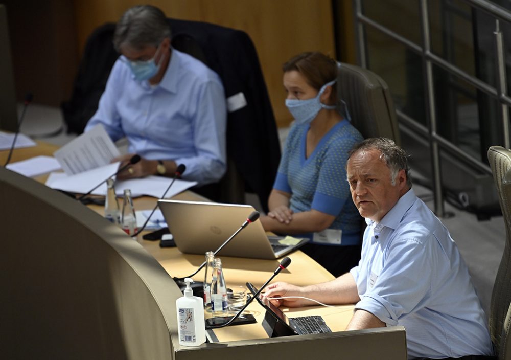 Die Virologen Herman Goossens, Erika Vlieghe und Marc Van Ranst sind besorgt (Bild: Eric Lalmand/Belga)