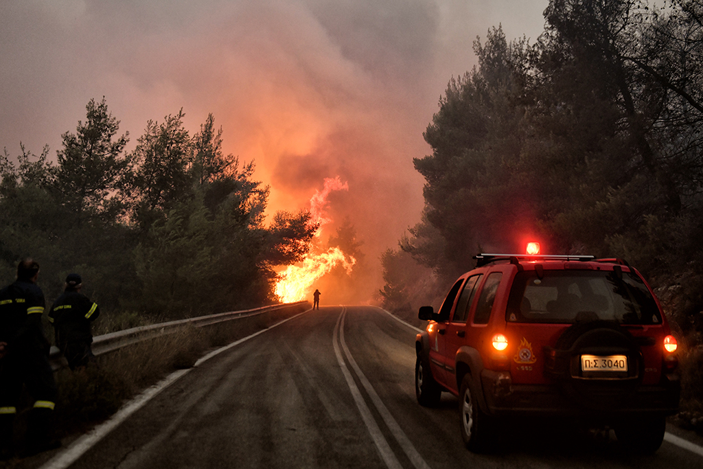Waldbrand in der Nähe von Korinth in Griechenland (Bild: Valerie Gache/AFP)