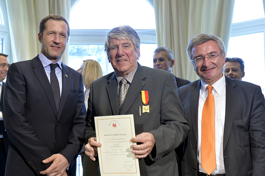 Guy Lutgen (Mitte) bei einer Preisverleihung im September 2014 in Namur (Bild: Eric Lalmand/Belga)