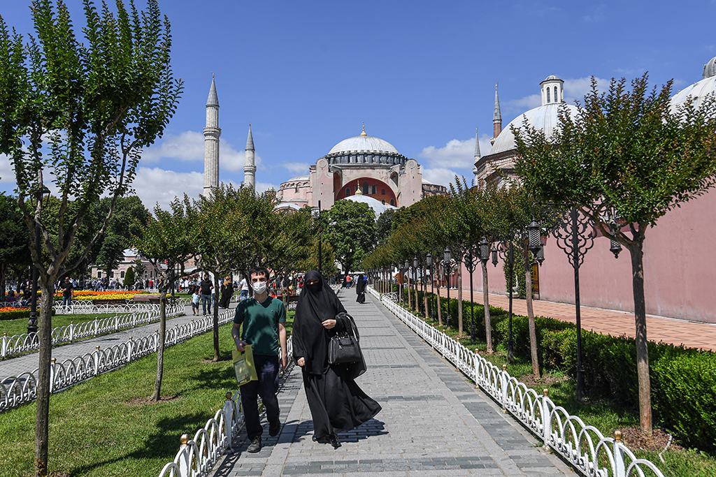 Vor der Hagia Sophia in Istanbul (Bild: Ozan Kose/AFP)