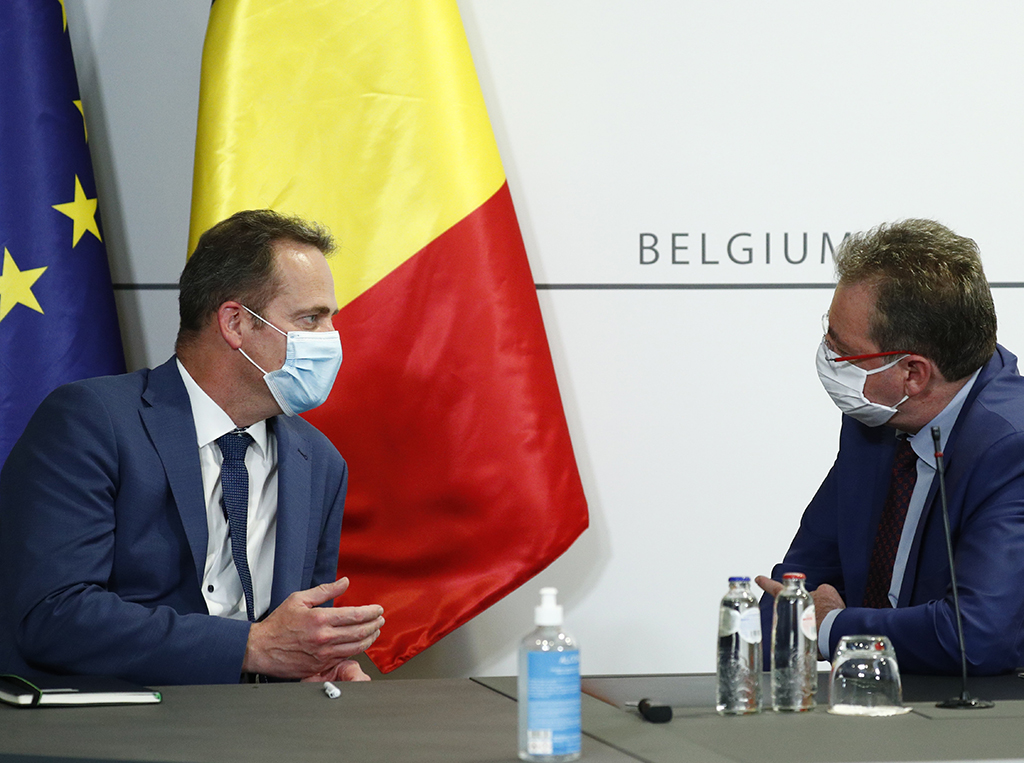 DG-Ministerpräsident Oliver Paasch mit seinem Amtskollegen der Region Brüssel-Hauptstadt, Rudi Vervoort, bei der Pressekonferenz im Anschluss an den Nationalen Sicherheitsrat (Bild: François Lenoir/Belga)