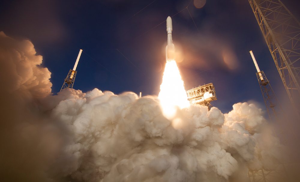 Start der Atlas-V-Rakete vom Kennedy Space Center in Florida mit dem Mars-Rover Perseverance an Bord (Bild: Joel Kowsky/Nasa/AFP)