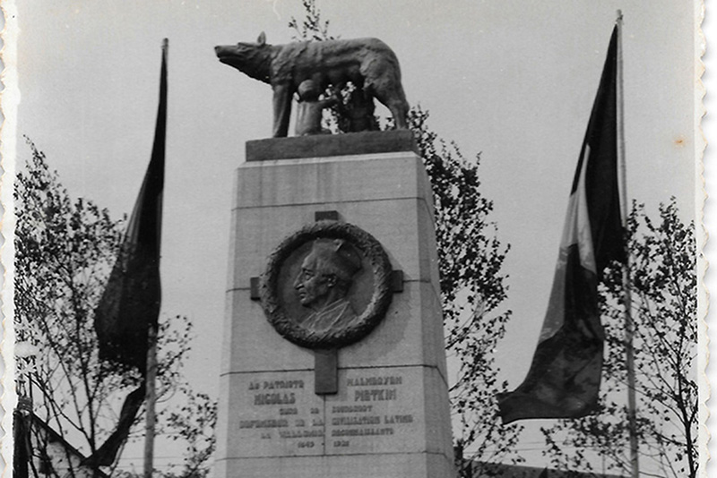 Das Pietkin-Denkmal 1957 in Sourbrodt (Bild: ZVS)