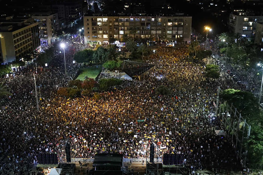 Massendemo in Tel Aviv (Bild: Jack Guez/AFP)