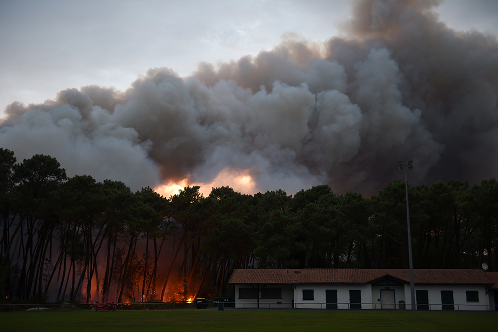 Waldbrand im Südwesten Frankreichs (Bild: Gaizka Iroz/AFP)