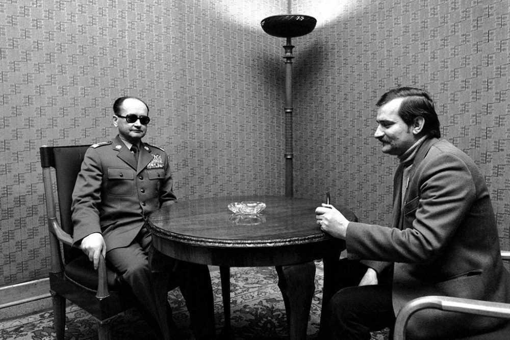 General Jaruzelski und Lech Walesa 1981 (Bild: Witold Rozmyslowicz/EPA)