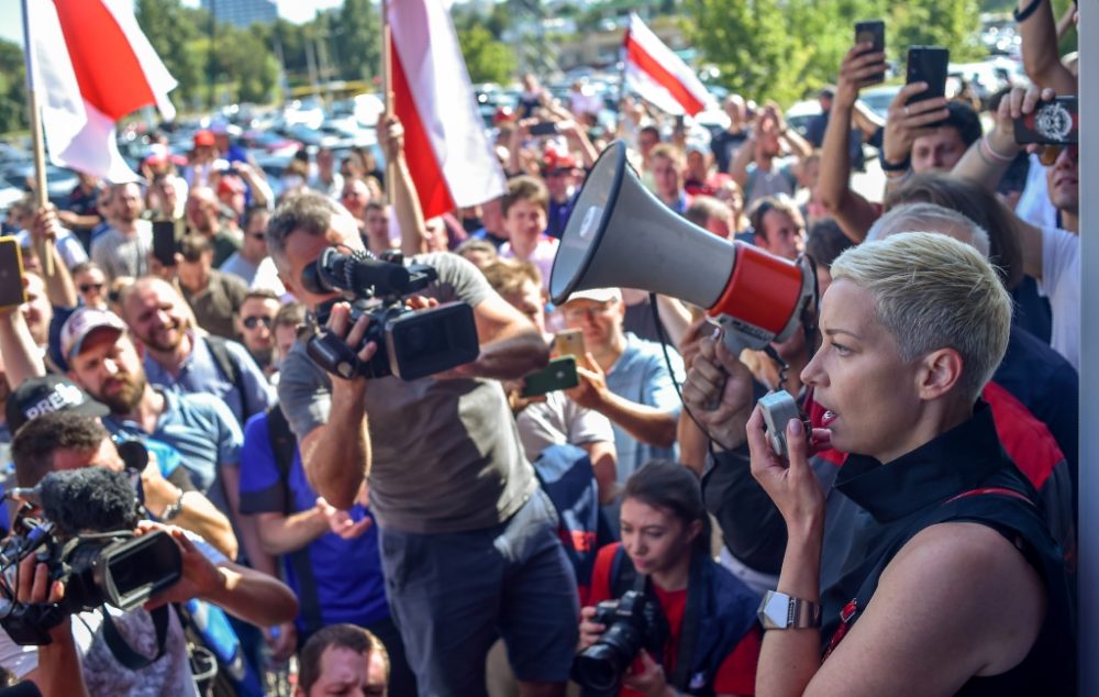 Belarus - Oppositionelle Maria Kolesnikova spricht bei Protest gegen Präsident Lukaschenko (Bild: Sergei Gapon/AFP)